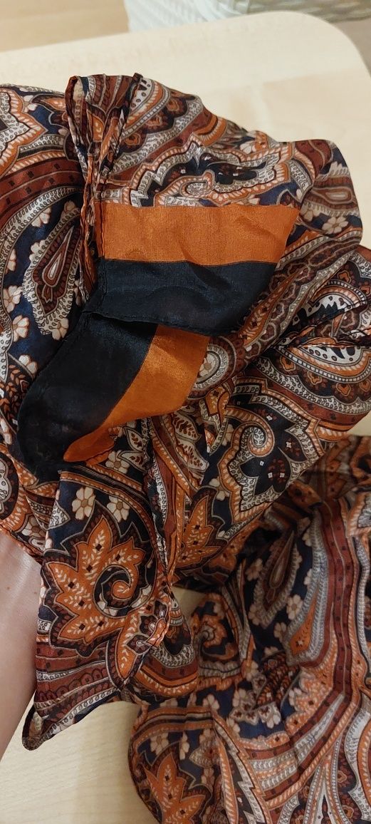 Шарф Massimo Dutti, 100% шёлк.