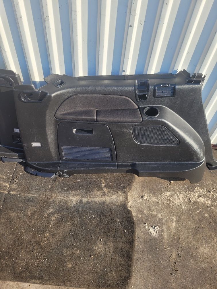 Boczki bagażnika Ford Galaxy MK3 z roletkami