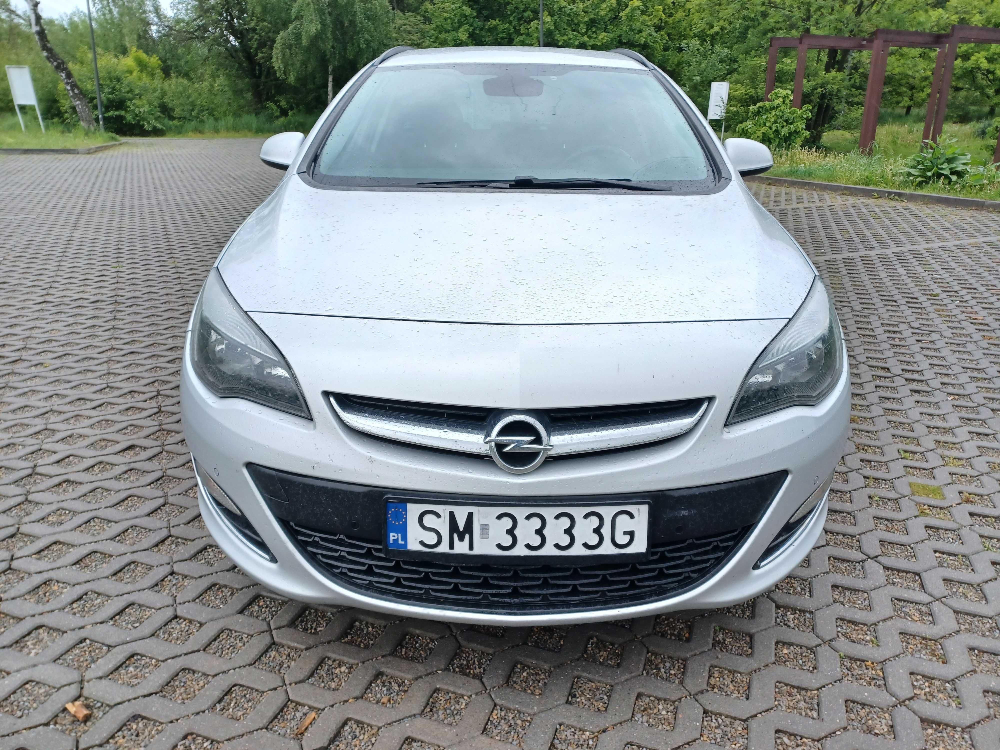 Opel Astra / GAZ / NAVI / PDC przód - tył / Klimatyzacja dwustrefowa