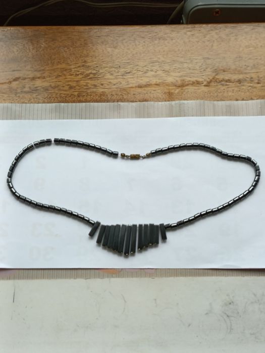 Бусы с агатом и подвеска с сердоликом.