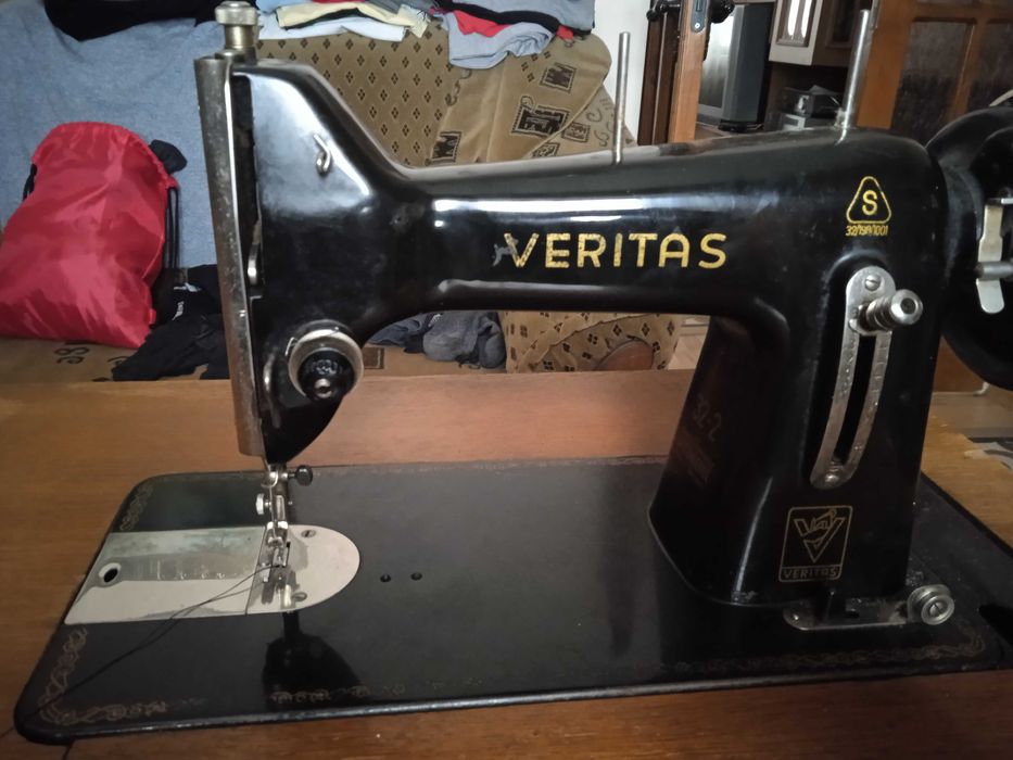 Швейна машинка Veritas