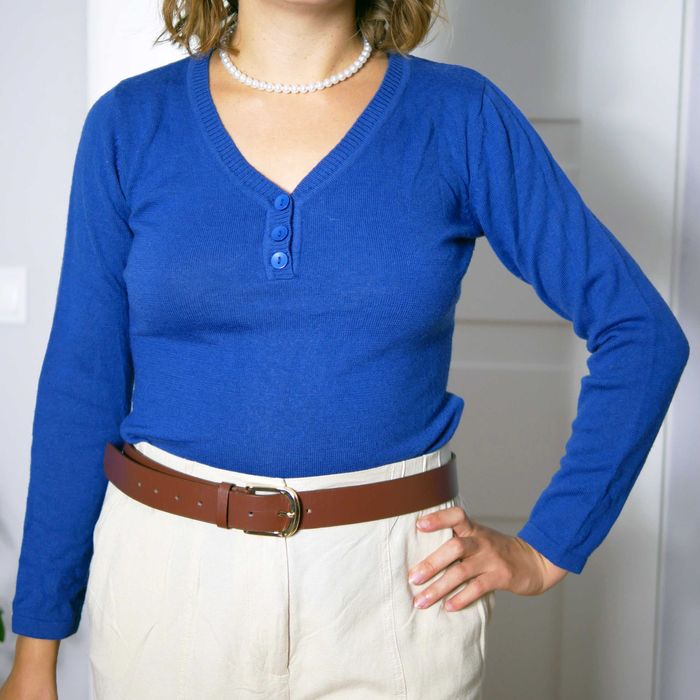 Miękki kobaltowy chabrowy wełniany sweter S 50% wełna na jesień zimę