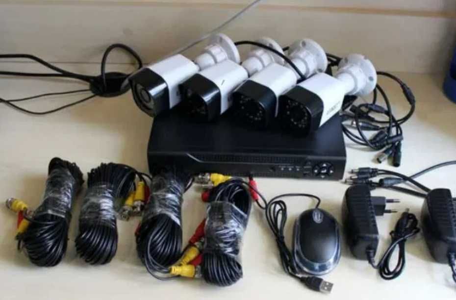 Набір вуличних камер відеоспостереження реєстратор та камера для дому