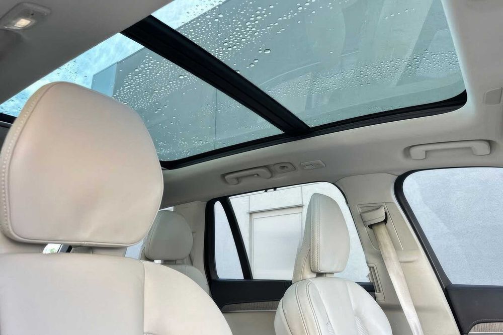 Volvo XC90 Recharge T8 Ultimate Bright Theme 6-Passenger      2023