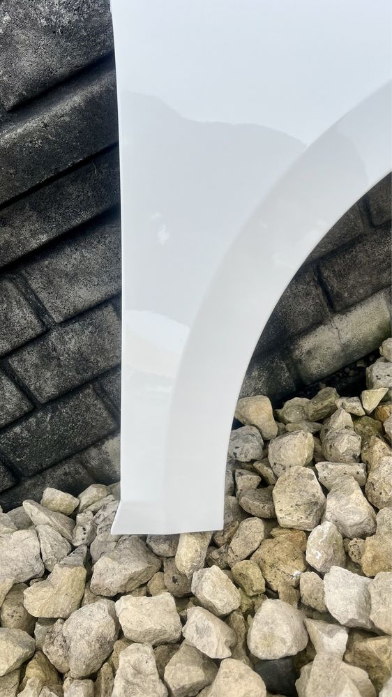 Blotnik przedni prawy LF9E bialy Skoda Octavia 4 IV 5E3 19- oryginal
