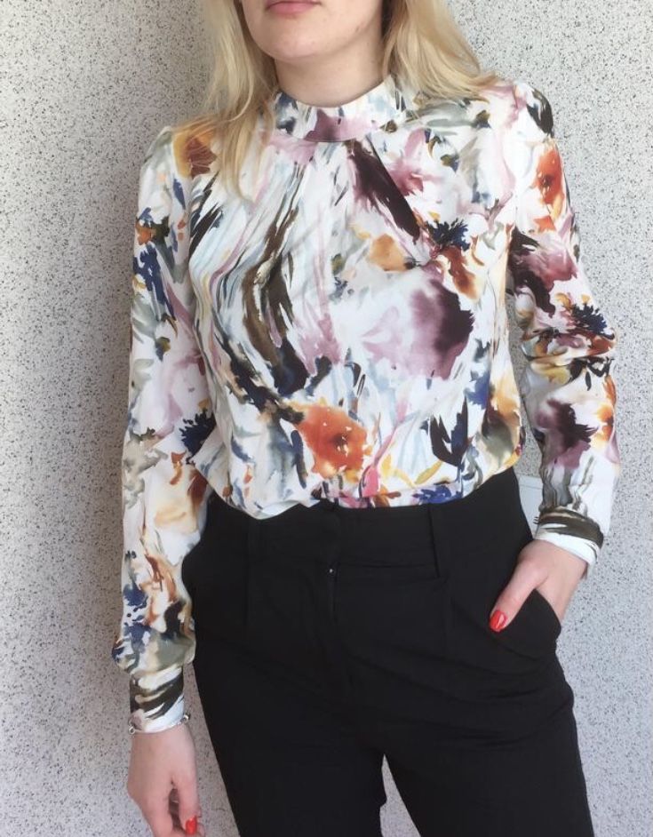 Дуже гарна стильна  турецька блузка, блуза 46 роз