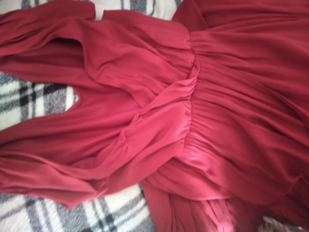 Красное длинное платье(алое) в пол с вырезом с левой стороны