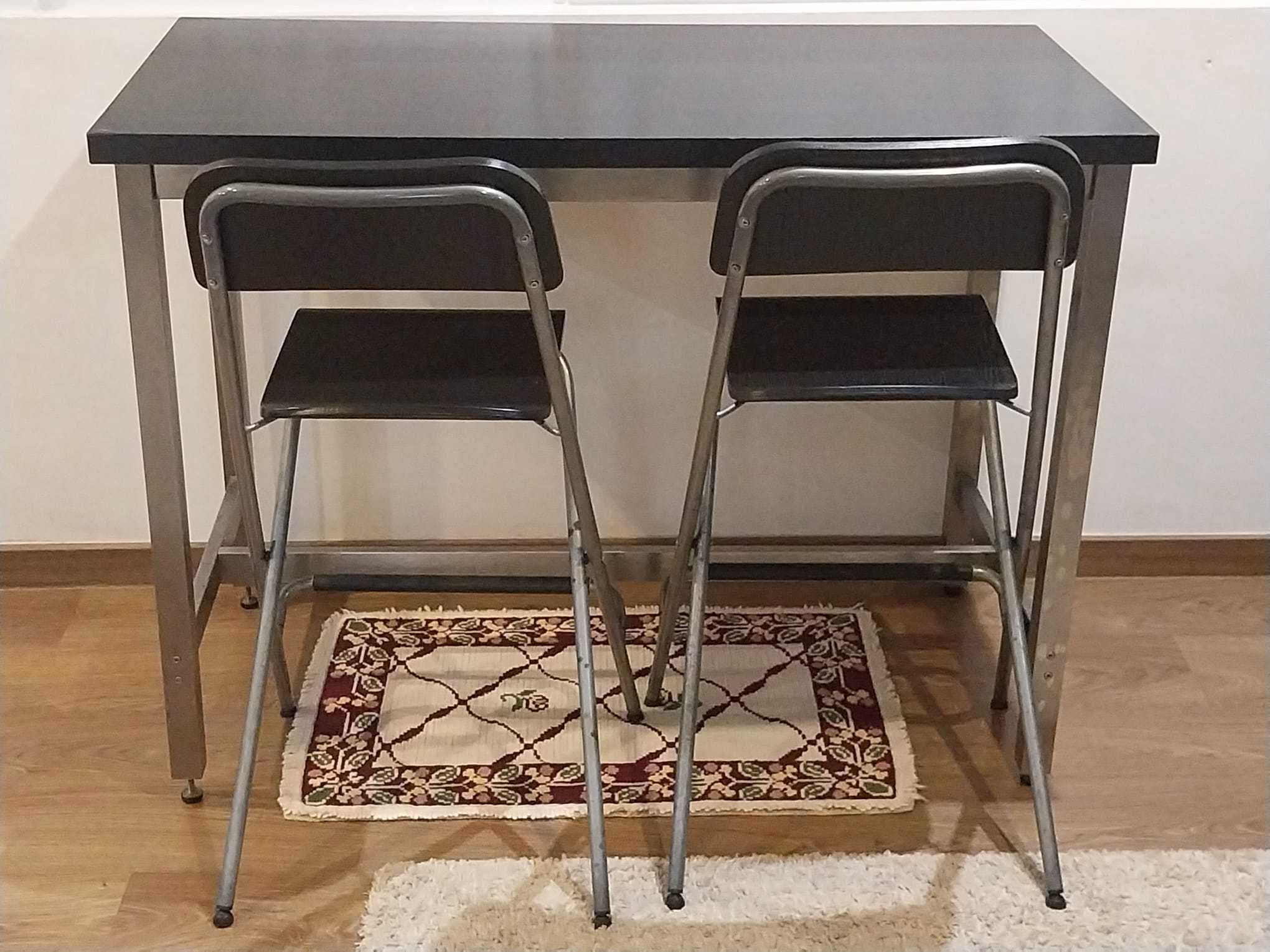 Mesa alta IKEA com cadeiras altas dobráveis FRANKLIN IKEA