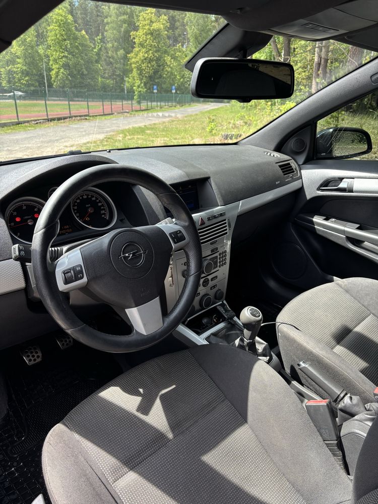 Opel Astra H GTC