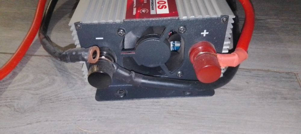 Luxeon IPS‑2000S — автомобільний інвертор 12в DC / 220 -230 в AC
Luxeo