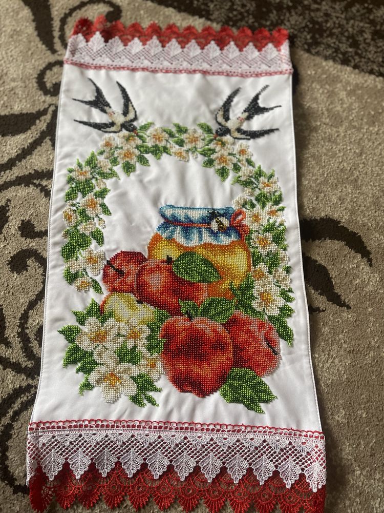 Вишитий рушник бісером