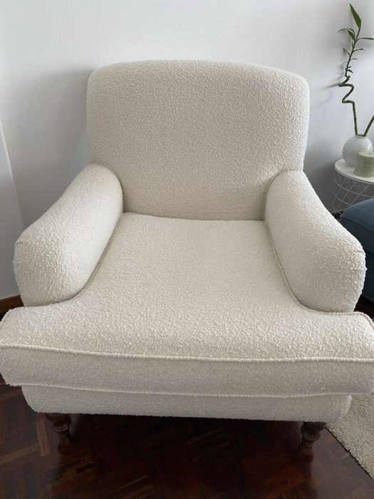 Cadeirão Perola com pouco uso, forrado de novo 2023