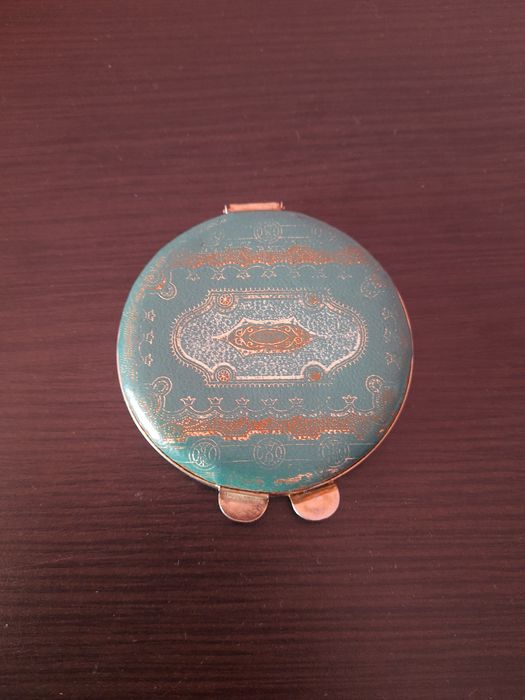 Stara skórzana unikatowa puderniczka