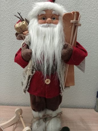 Mikołaj duża figurka stojący z nartami