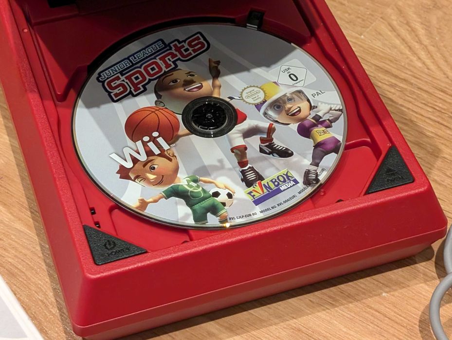 Nintendo Wii mini Vermelha Mario Edition + oferta de jogo