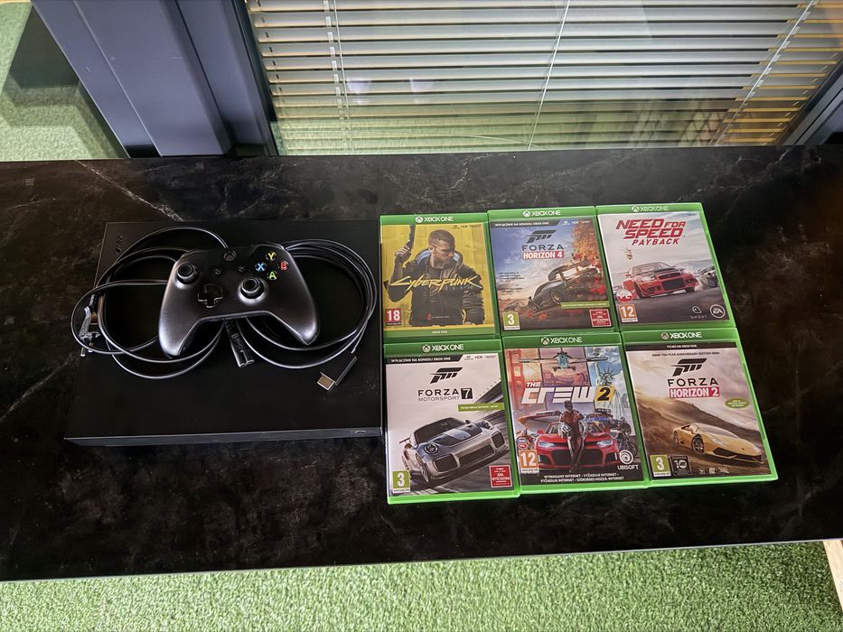 Konsola Xbox one X 1TB z padem i grami