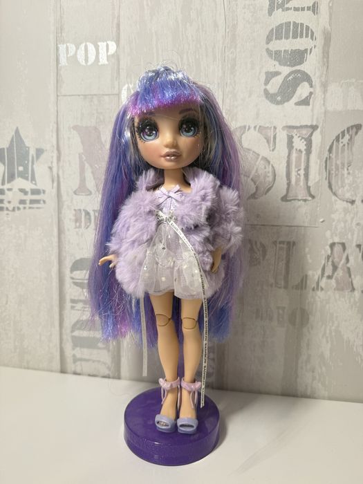 Rainbow High Виолетта Уиллоу (Violet Willow).