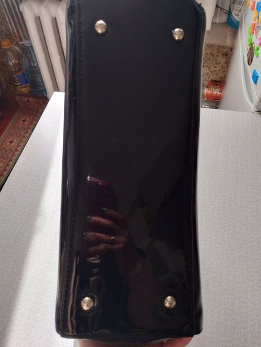 Продам лакову жіночу сумку