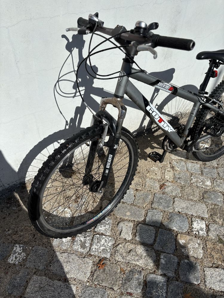 Bicicleta btt usada com pouco a arranjar