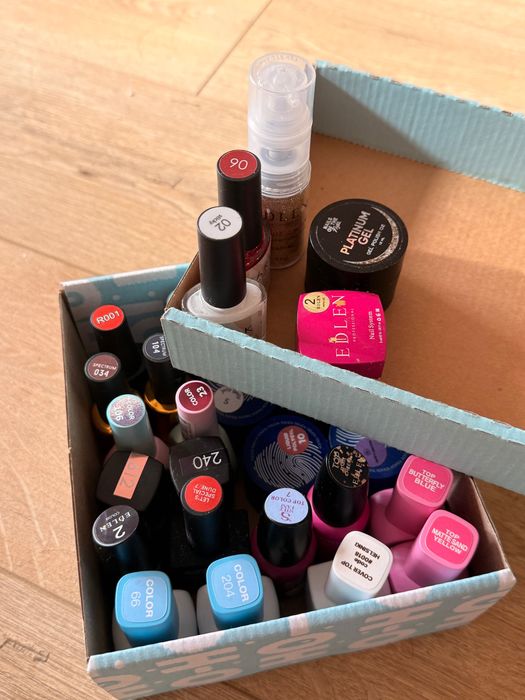 Бокси з матеріалами для манікюру/ гель лак