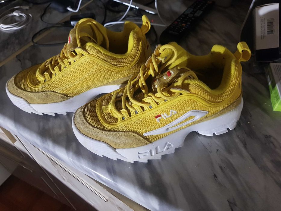Продам кроссовки FILA , 35 й размер -  1500 грн