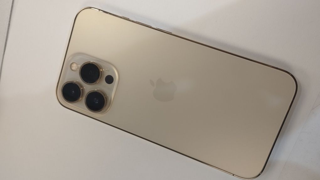 iPhone 13 pro 256 ГБ / ОЗУ 6 ГБ