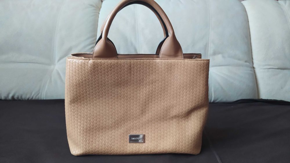 Каркасна бежева сумка Perfoice з довгою ручкою