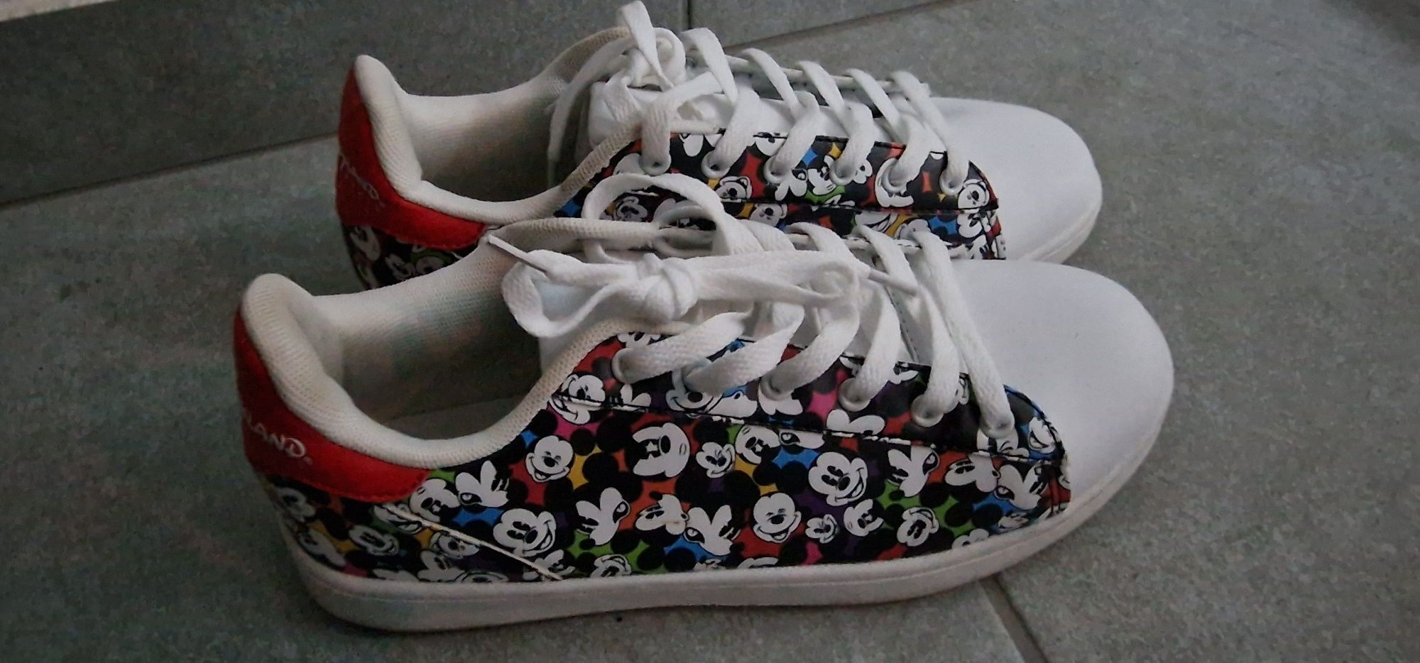 Tenis  senhora Disney