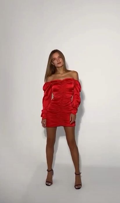 Плаття атласне червоне