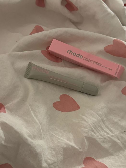 nowy błyszczyk rhode by hailey bieber lip tint błyszczyk