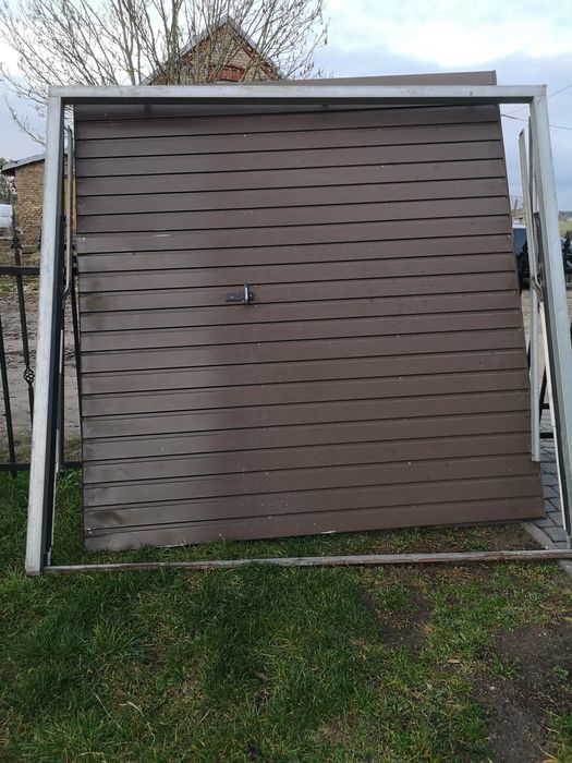 Brama garażowa uchylana