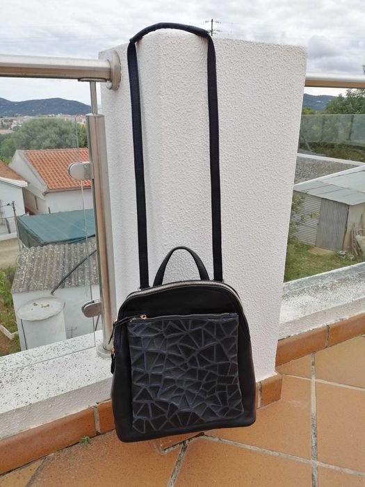 Mochila preta nova