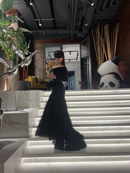 Вечірня сукня оксамитова пірʼя