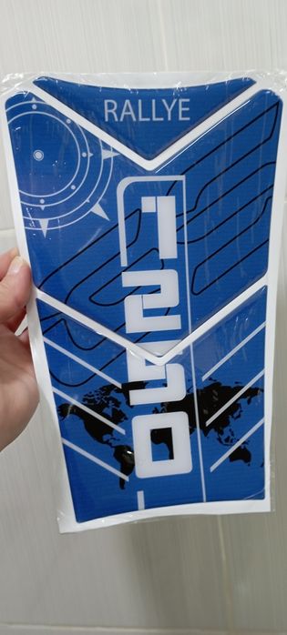 Наклейка на топливный бак мотоцикла