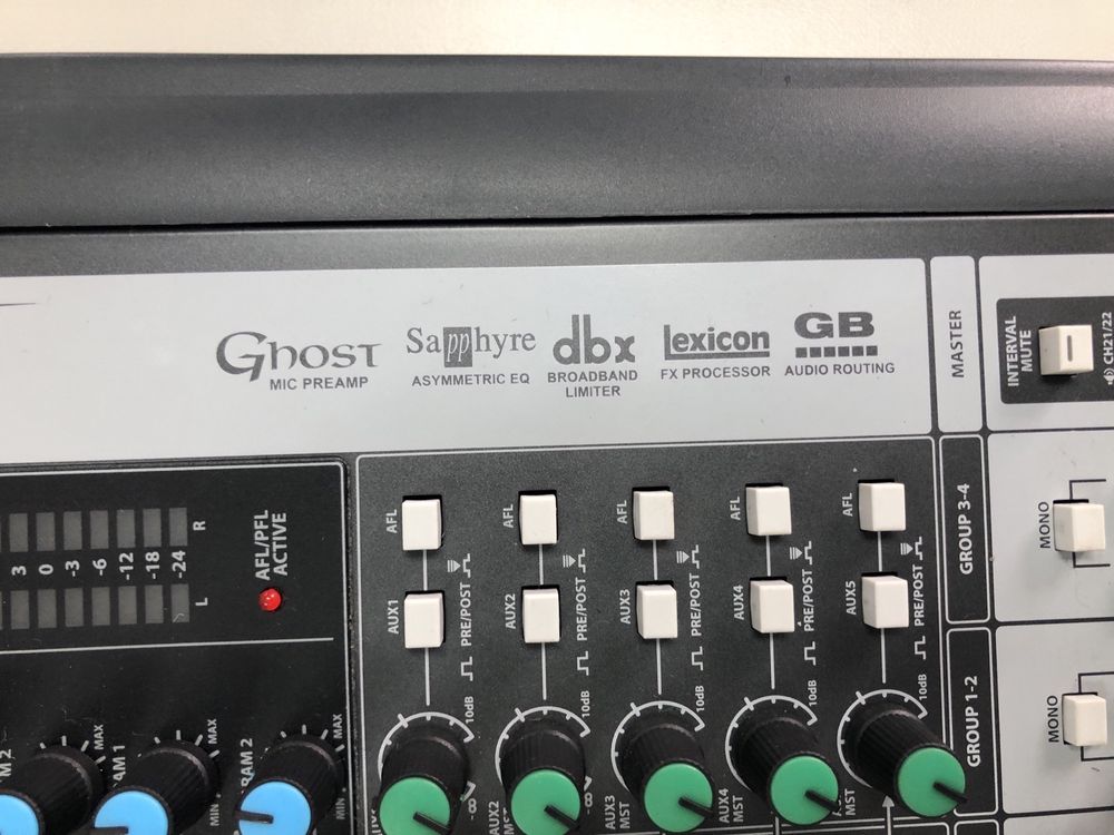 Soundcraft  Signature 22