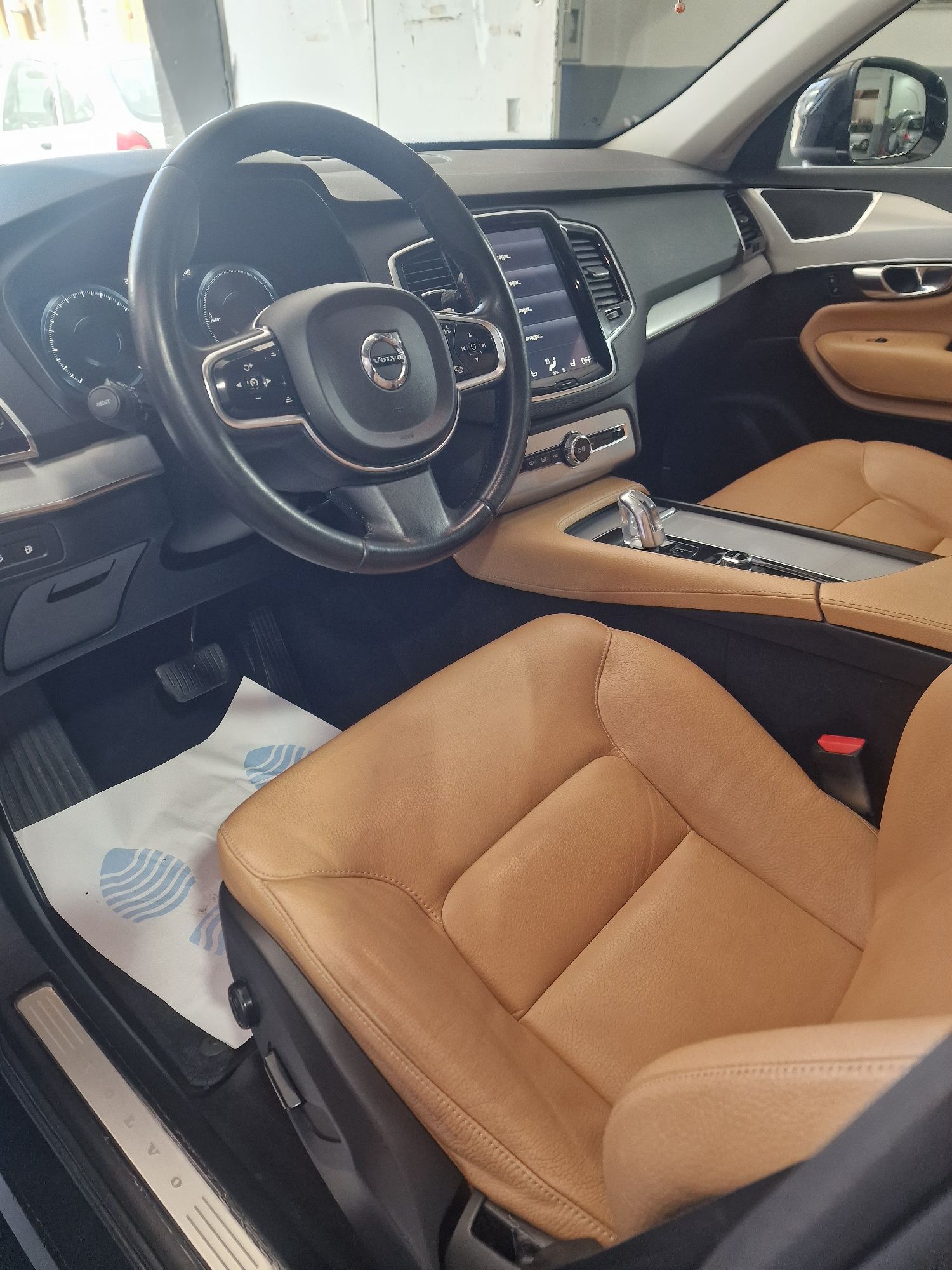 Volvo XC90 T8 Plug-in Hybrid AWD – 2016 – 7 Lugares – Super Equipado