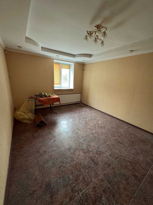 Фасадне приміщення в с. Червона Слобода