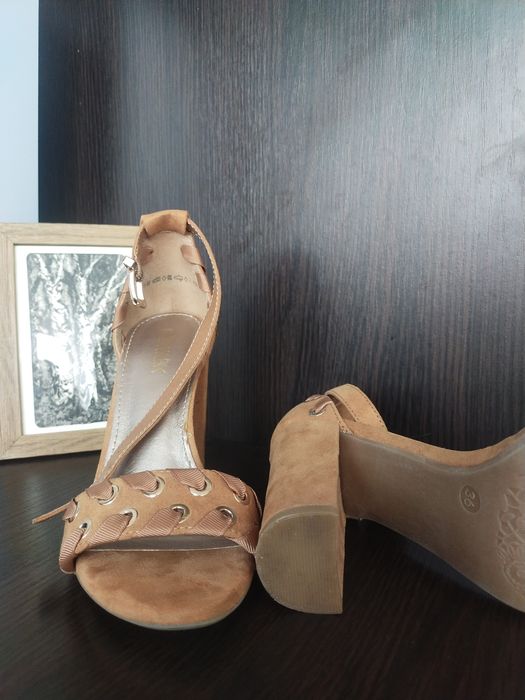 Босоніжки 36 розмір 9 см