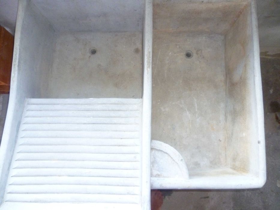 URGENTE Tanque duplo em cimento para lavar roupa  quase como NOVO