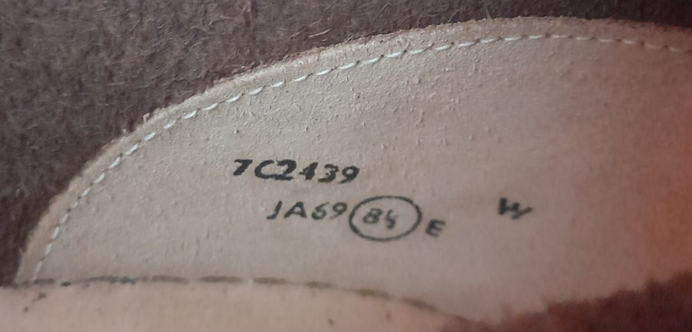 Чоловіче взуття.