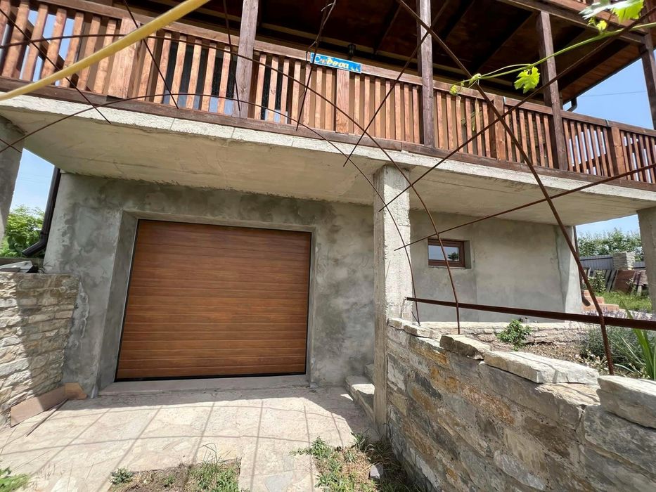 Продам чудовий новий будинок з ремонтом в затишному місці!