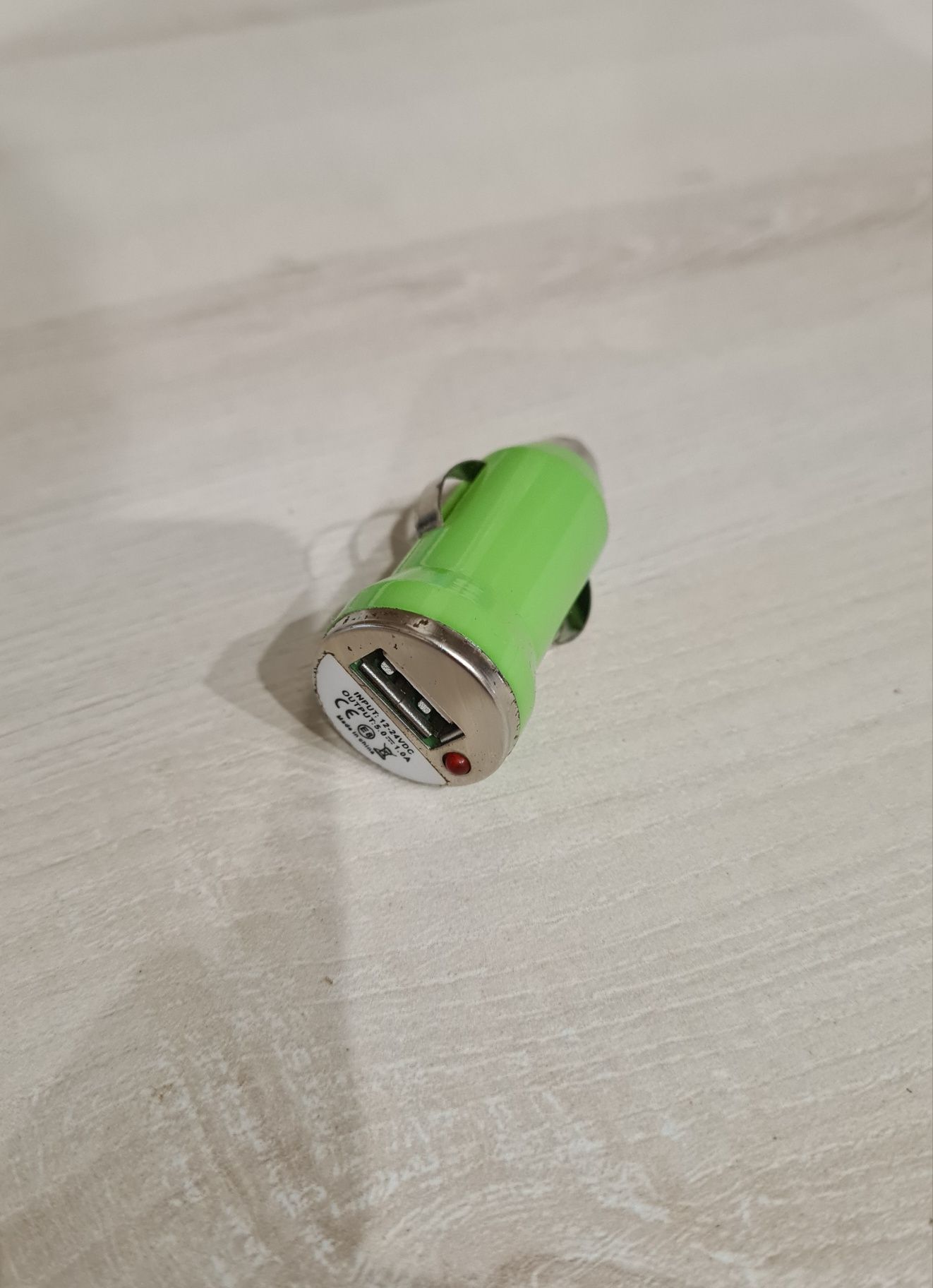 Ładowarka USB samochodowa 12V - do gniazda zapalniczki