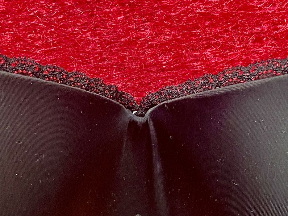 Чёрный бюстгалтер без бретелей. Женское нижнее белье. Бра.