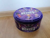 Angielska puszka na ciastka HEROES - z niewielkim wgnieceniem