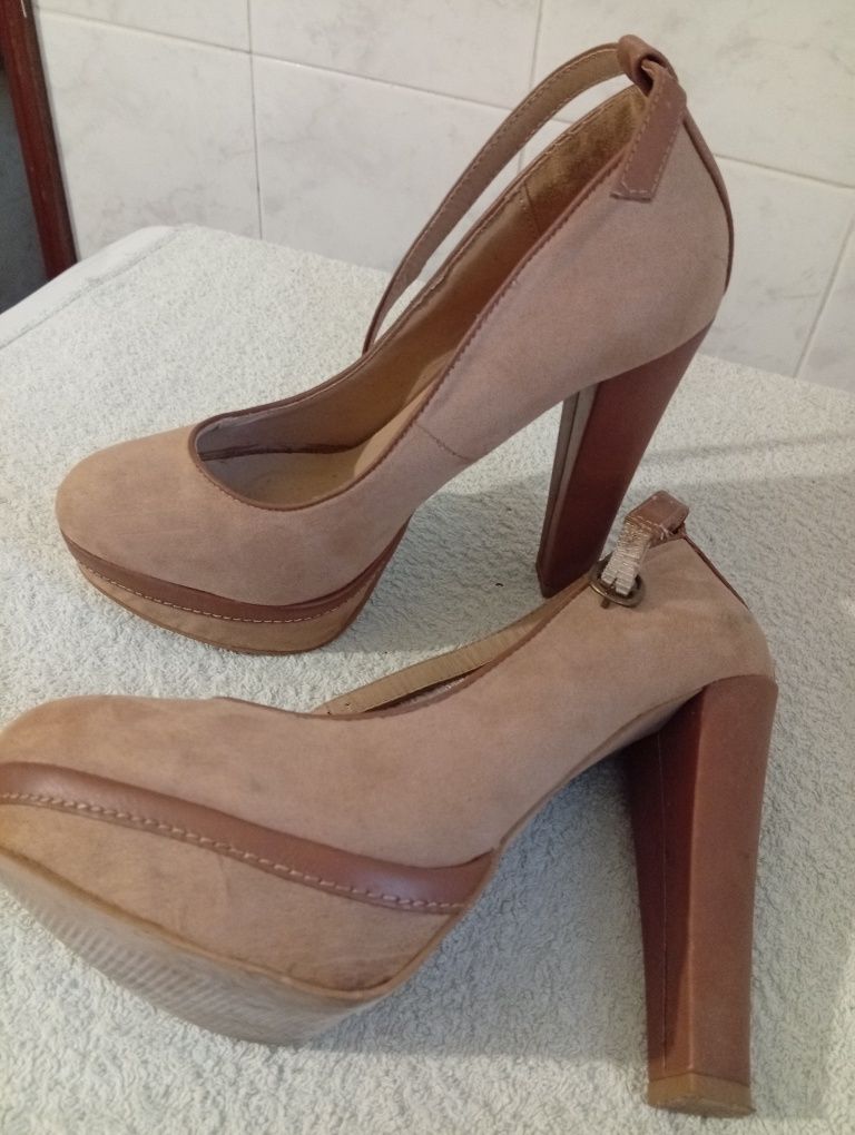 Sapato de salto alto, 37