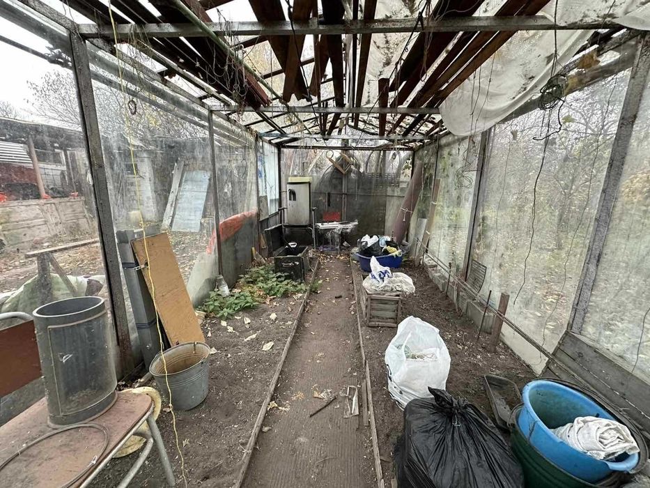 Продається будинок, складається з двох кімнат і кухні.