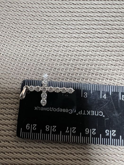 Продам крестик с природными бриллиантами