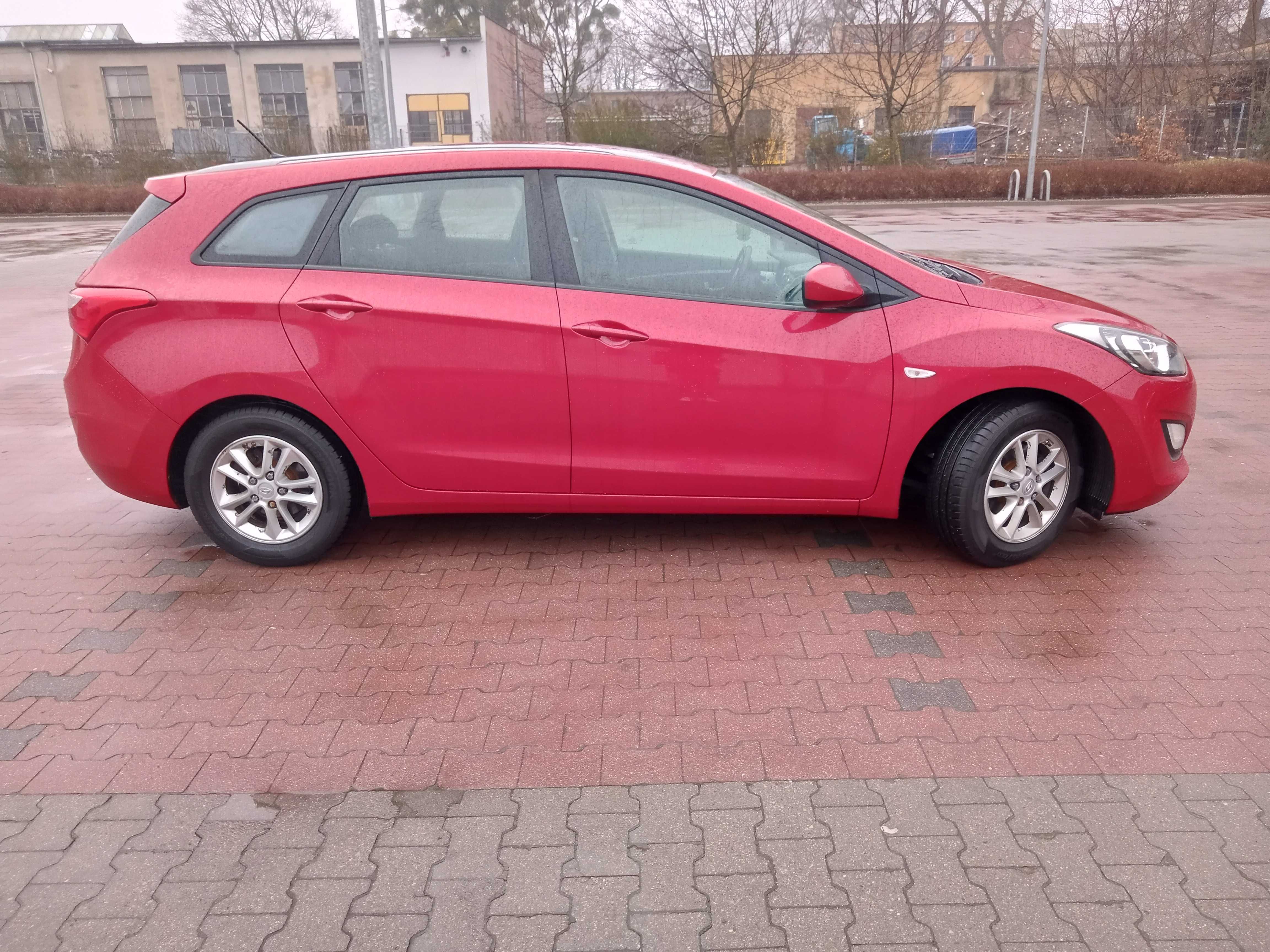 Ładny oryginalny Hyundai