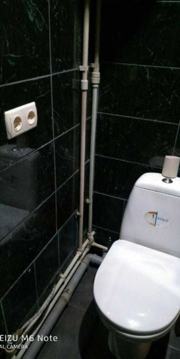 Продам недорого гостинку в хорошем месте.