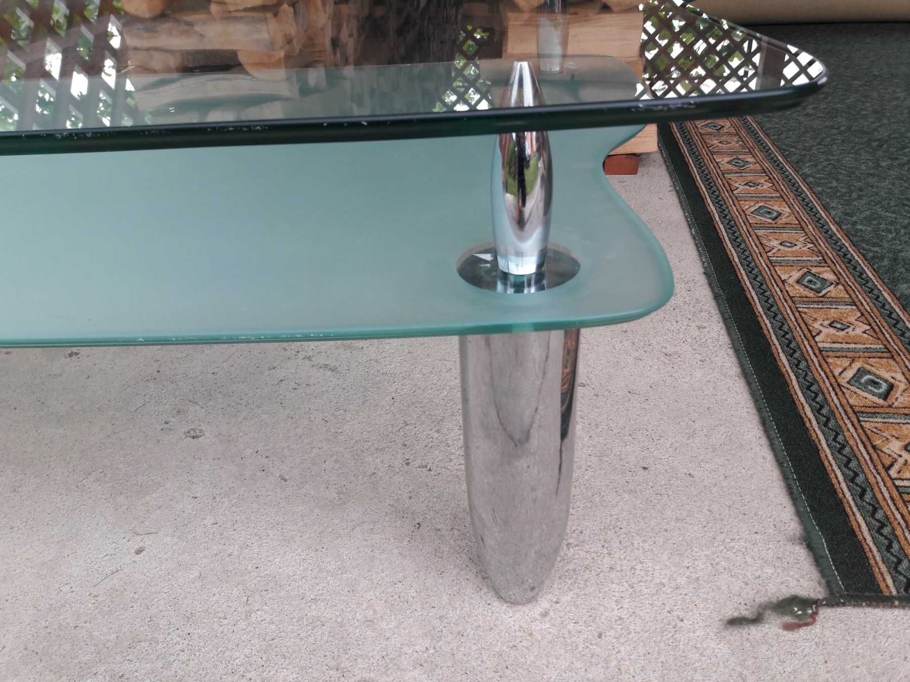 Стікляний столик